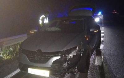 Basurde batek auto istripua eragin du gaur goizean
