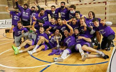 Luzapeneko azken minutuan markagailua iraulita, EBA mailako AA taldeko txapelduna da MU (69-65)