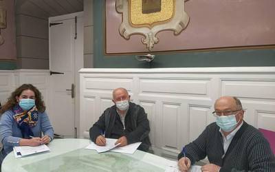 Udalak eta Caritasek lankidetza hitzarmena sinatu dute