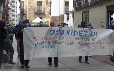 Goierriko Pentsiodunek elkarretaratzea egin dute kalitatezko osasun publiko bat eskatzeko