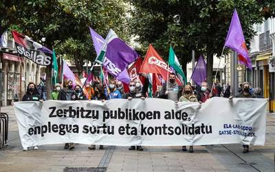 Sektore publikoaren grebak kaleak bete ditu, enplegua kontsolidatzearen alde