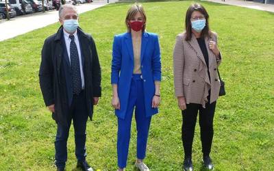 Ospitale inguruan 42 aparkaleku gehiago egingo dituzte