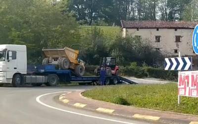 Aroztegiko lanek geldirik segitzen dute eta gaur arratsaldean Tex enpresak makinak eraman ditu