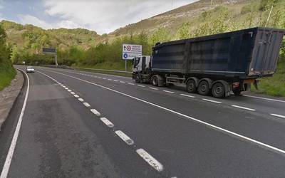 Baztango Udalak ez du onartu Navarra Sumak N-121-A errepidea autobia bihurtzea eskatuz aurkeztutako mozioa