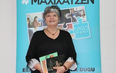 Elkar argitaletxeak emandako liburu sortak badu sariduna