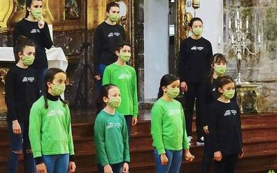 Elizondoko abesbatza ttikiak kontzertu ederra eman zuen atzo Iruritan