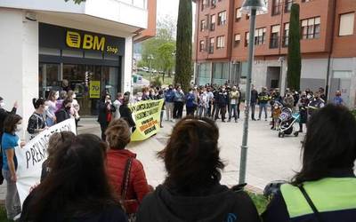Babes zabala izan du Berriak-BM Shop-eko langileen lanuzteak