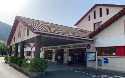 Osakidetzak atzeratu egingo ditu 'premiazkoak' ez diren ebakuntzak