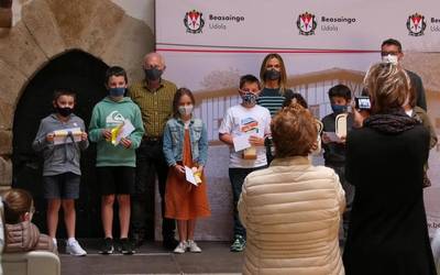 Beasaingo idazlehiaketako sariak banatu diztuzte