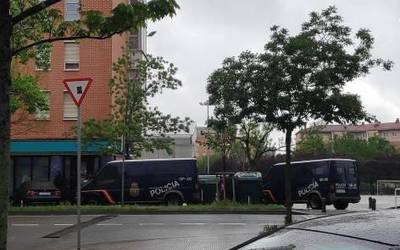 Arrotxapeko zortzi gazte atxilotu ditu Espainiako Poliziak