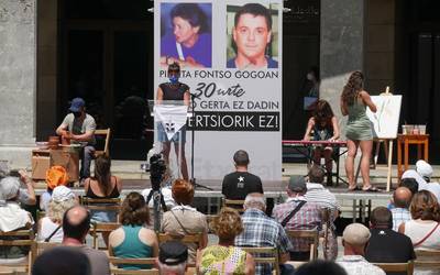 Pili Arsuaga eta Fontso Isasiren senideen mina aitortu du Laudioko Udalbatzak