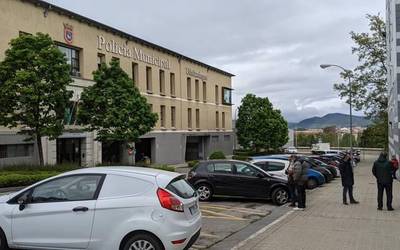 Behin behinean aske utzi ditu epaileak hamar gazteak, kautelazko neurririk gabe