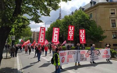 CCOOk eta UGTk langileekiko konpromisoa bete dezala eskatu diote gobernuari