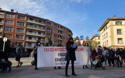 "Pandemia matxista" salatzeko elkarretaratzea egin dute Zornotzan
