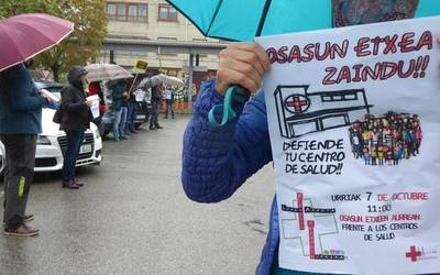 Osasun zerbitzu egokiaren aldeko 671 sinadura