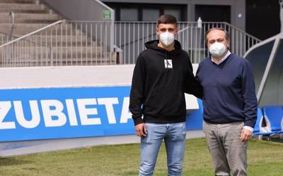 Hiru urtez luzatu du bere kontratua Jon Karrikaburuk Realean