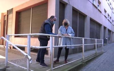 Hainbat gunetako hiri-altzariak "erabat utzita" daudela salatu dute oposiziotik