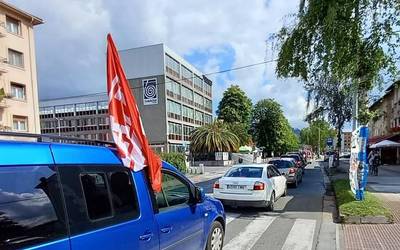 Aiaraldeko errepidetara atera du LAB sindikatuak maiatzaren 1eko aldarria