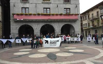 Euskal preso politikoek pairatzen dituzten salbuespeneko neurrien kontrako adierazpena sinatu dute EAJk eta EH Bilduk