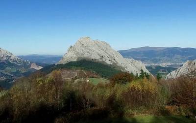 Euskal Herriko tontorren igoera ekimena deitu du Sarek asteburuan