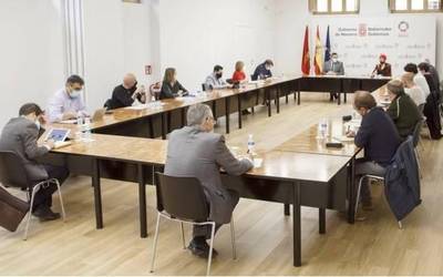 Uda honetan besta guztiak bertan behera uzteko proposatu die Nafarroako Gobernuak udalei