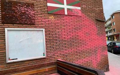 Algortako Batzokian agertutako pintaketak deitoratu ditu EAJk