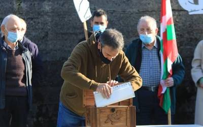 Kutxa Birak bi geldialdi eginen ditu