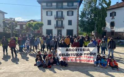 Aroztegiko lanen kontrako elkartasun-argazkia ateratzeko hitzorduak prest dituzte Gartzainen eta Anizen ere