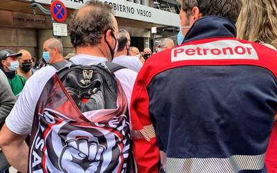 Petronor enpresako langileen mobilizaziora batu dira Tubacexeko grebalariak