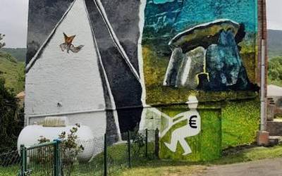 Parke eolikoen aurkako murala margotu dute Opakuan