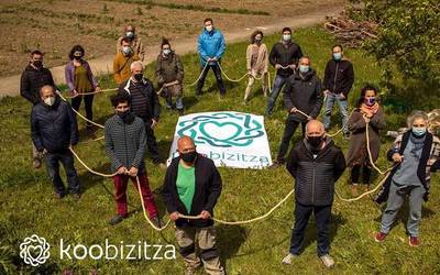 Erabilera lagapeneko etxebizitza kooperatiben sarea sortu dute: Koobizitza