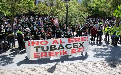 Tubacexeko grebalariak eta pentsiodunak batera mobilizatu dira Urduñan eta Laudion