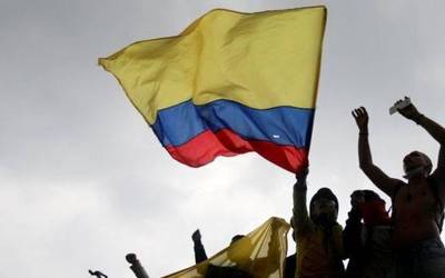 Kolonbiarekiko elkartasunez mobilizazioa antolatu dute biharko
