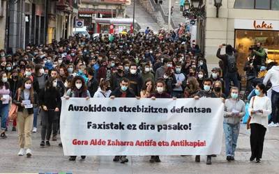 Etxebizitza eskubidearen aldeko eta faxismoaren aurkako antolakuntzak Desokupari bidea moztu dio Bilbon