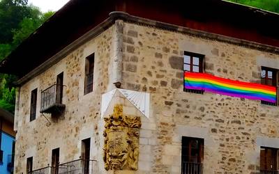 LGTBI+ fobiaren aurkako egunarekin bat egingo du Elgoibarko Udalak