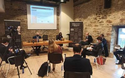 Eusko Jaurlaritzaren enpresa txiki eta ertainentzako laguntza plana aurkeztu diete Urola Erdiko enpresei