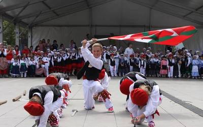 Dantzari Egunaren aldeko manifestazioa egingo dute domekan