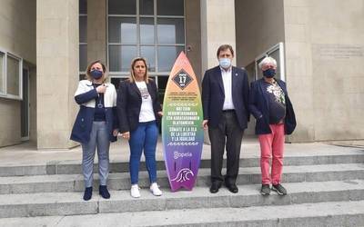 Homofobiaren aurkako olatura igo da Sopelako Udala