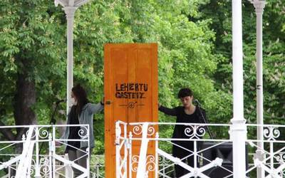 Okupazioaren aldeko aldarriak lehertu du Gasteiz