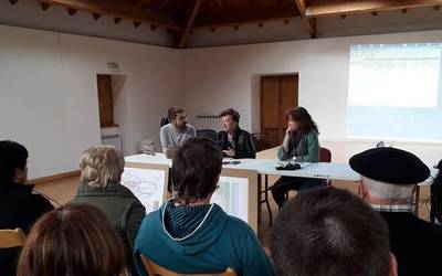 'Helpbidea' egitasmoari buruzko informazioa emateko bilera Donamarian