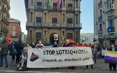 LGTBIQ+ erasoak egunero gertatzen direla salatu dute