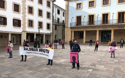 Protesta agerraldiak Joaquin Beltran bilatzen jarraitzeko operatiboa bertan behera uzteko erabakiaren aurrean