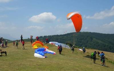Orozkoko zeruak zeharkatuko ditu Bizkaiko Parapente Txapelketak