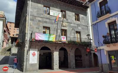 LGTBI pertsonen eskubideak aldarrikatzeko elkarretaratzea deitu dute