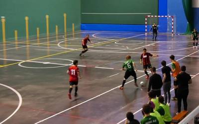 Lazkaoko gizonezkoen areto futboleko taldeak garaipena lortu zuen