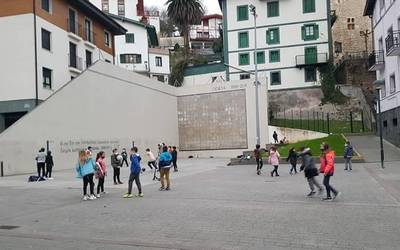 Eremu gorritik atera da Zumaia