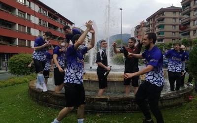 Behin igoera lortuta, liga irabazteko erronka dute