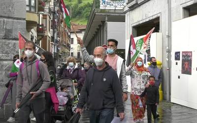 Saharar herriaren aldeko martxa egin zuten eskualdean zehar