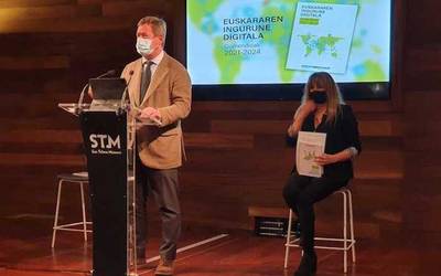 Ingurune Digitalean euskara sustatzeko txostena aurkeztu du Jaurlaritzak