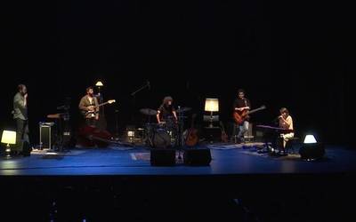 Publikoan aramaioar ugarirekin, Idoia Asurmendiren musika txalotu dute Amaian